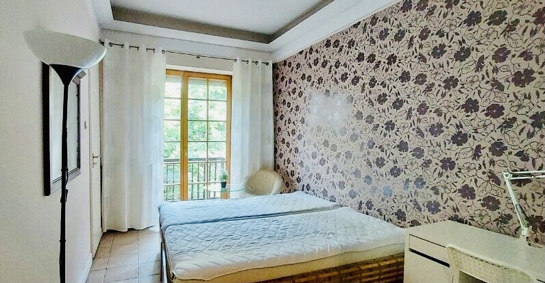 Spacious and bright kingsize bed room in the city center